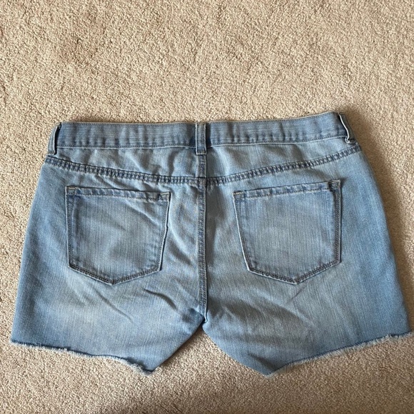Plus size shorts - Picture 2 of 4